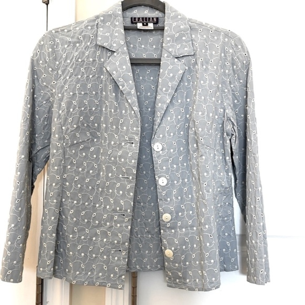 Thalian gorgeous light blue embroidered button-down top! Lightweight! Size 6